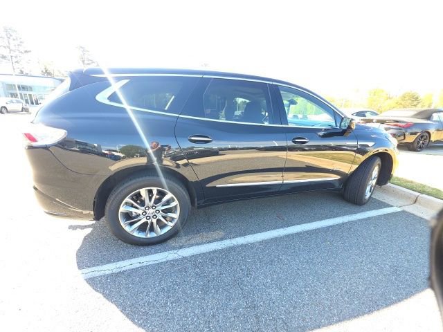Used 2024 Buick Enclave Avenir image 10