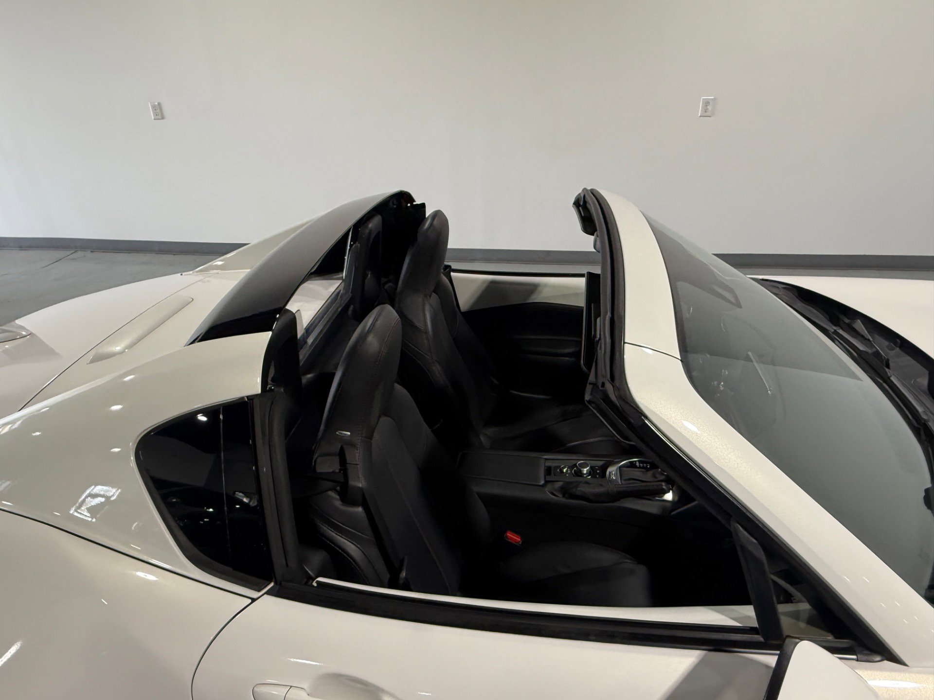 Used 2017 MAZDA MX-5 Miata RF Grand Touring RWD image 14