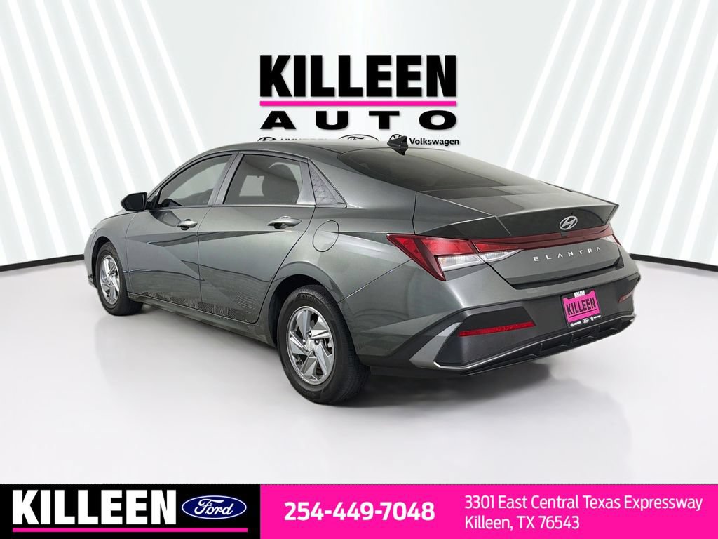 Used 2025 Hyundai Elantra SE FWD image 7