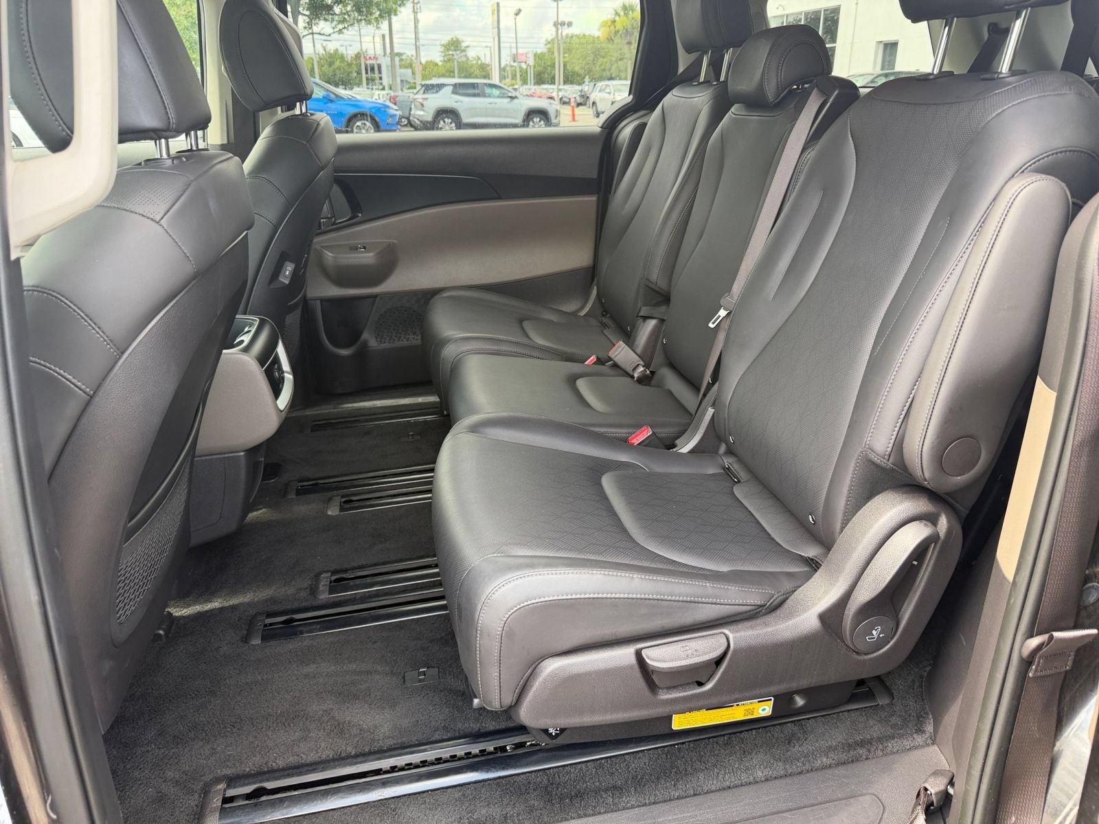 Used 2026 Kia Carnival FWD image 28