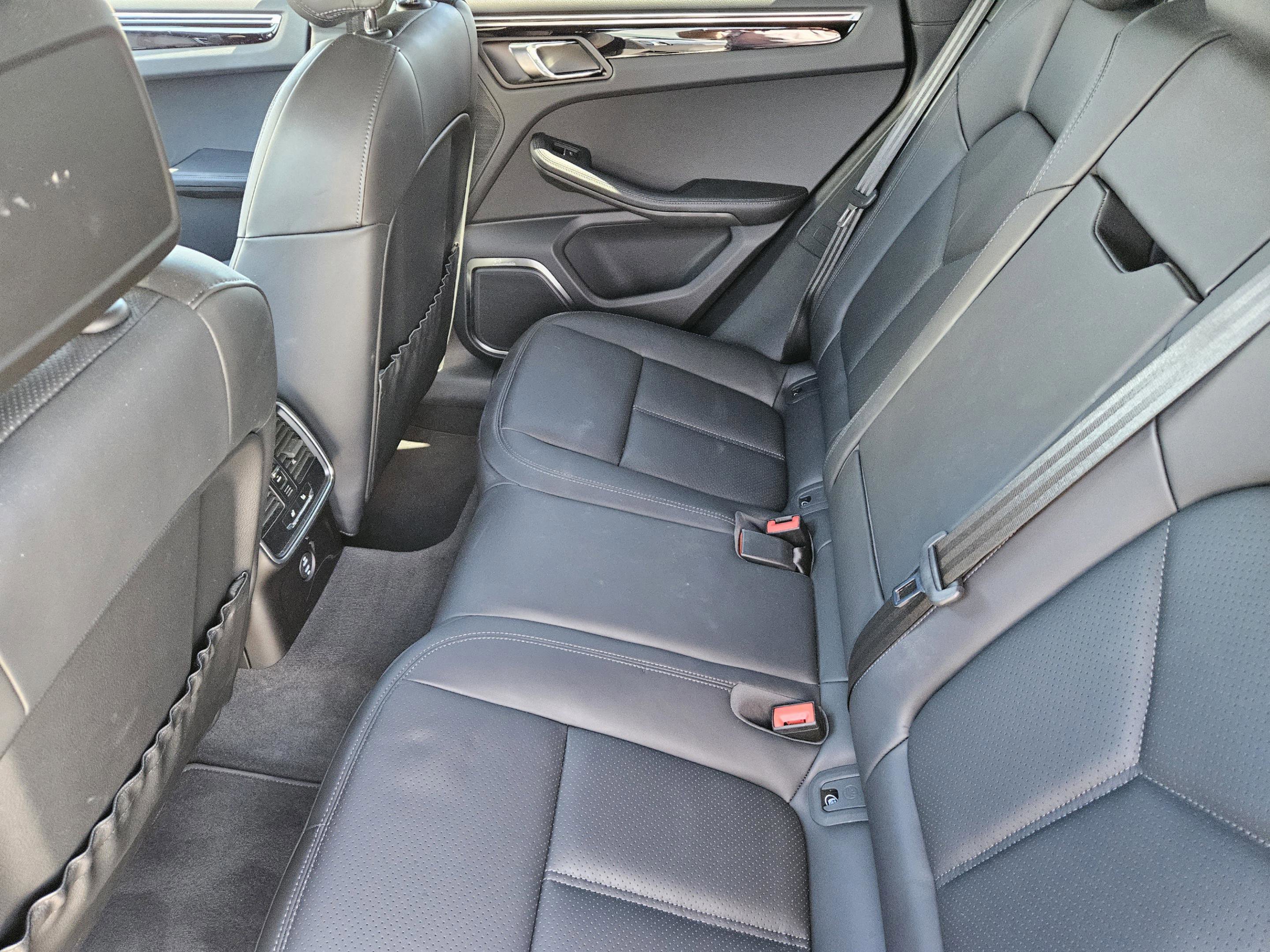 Certified 2023 Porsche Macan Turbo image 28