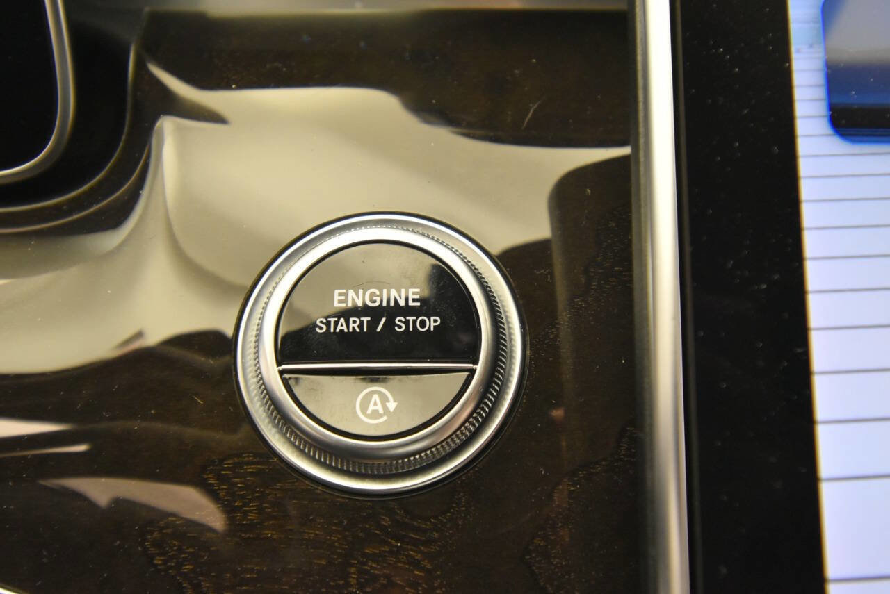 Used 2023 Mercedes-Benz C 300 4MATIC Sedan image 35