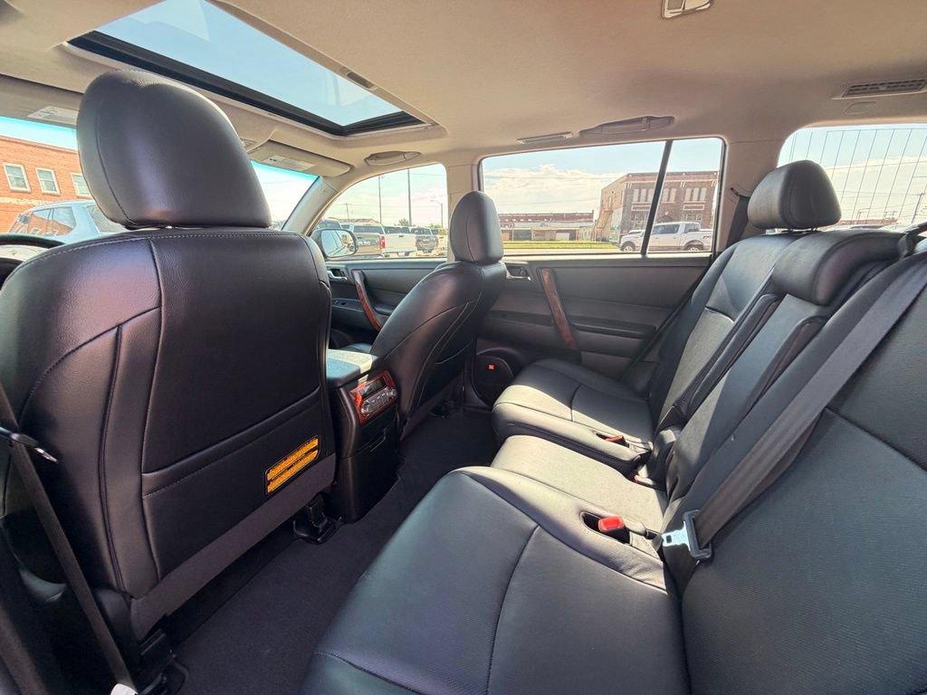 Used 2012 Toyota Highlander Limited FWD image 16