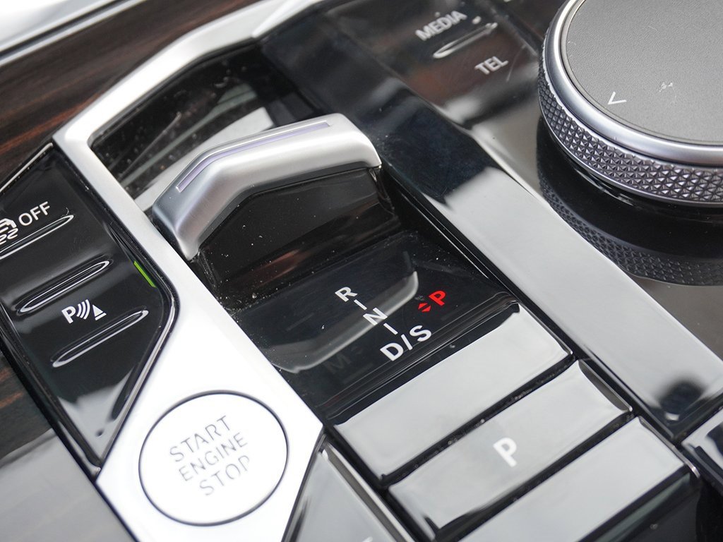 Used 2024 BMW X7 xDrive40i w/ Premium Package image 76