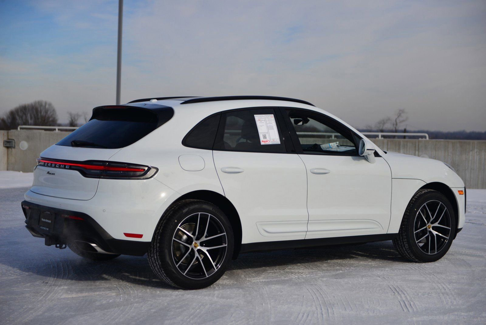 Used 2025 Porsche Macan image 9