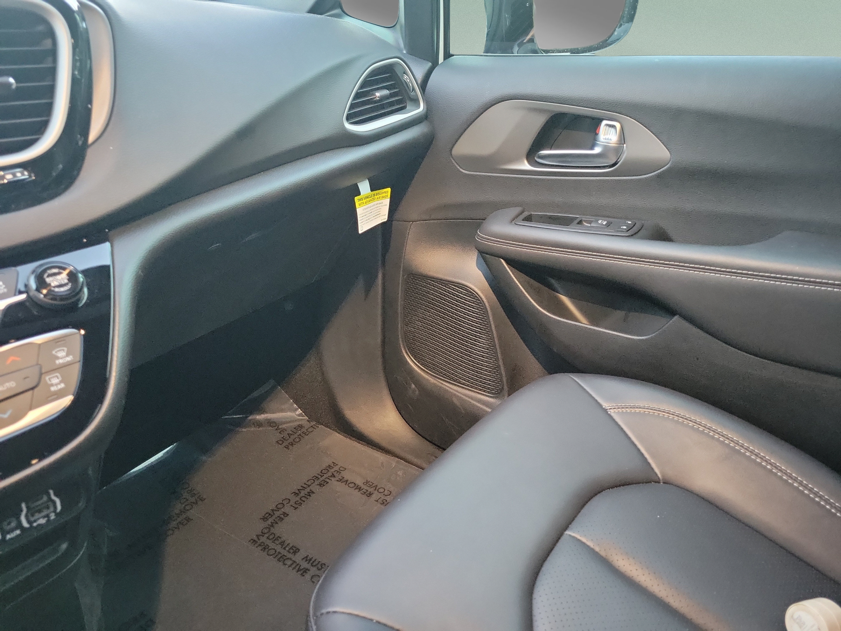 Used 2025 Chrysler Voyager LX FWD image 21