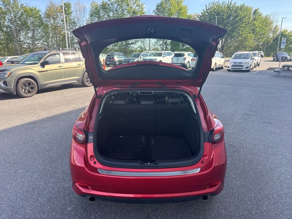 Used 2018 MAZDA MAZDA3 Grand Touring w/ Premium Equipment Package FWD image 10