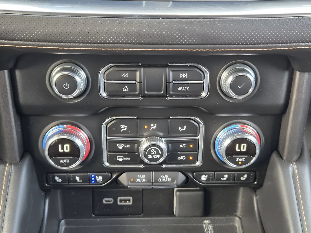 Used 2024 GMC Yukon AT4 w/ Technology Package AWD/4WD image 17