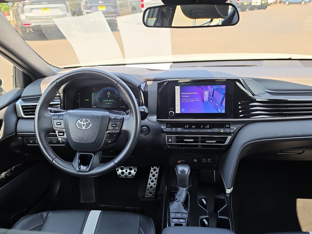 Used 2025 Toyota Camry SE FWD image 19