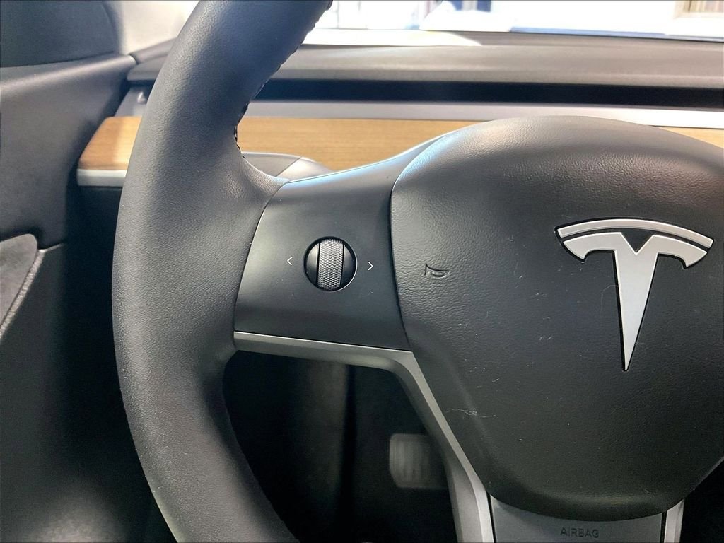 Used 2021 Tesla Model Y Long Range AWD/4WD image 23