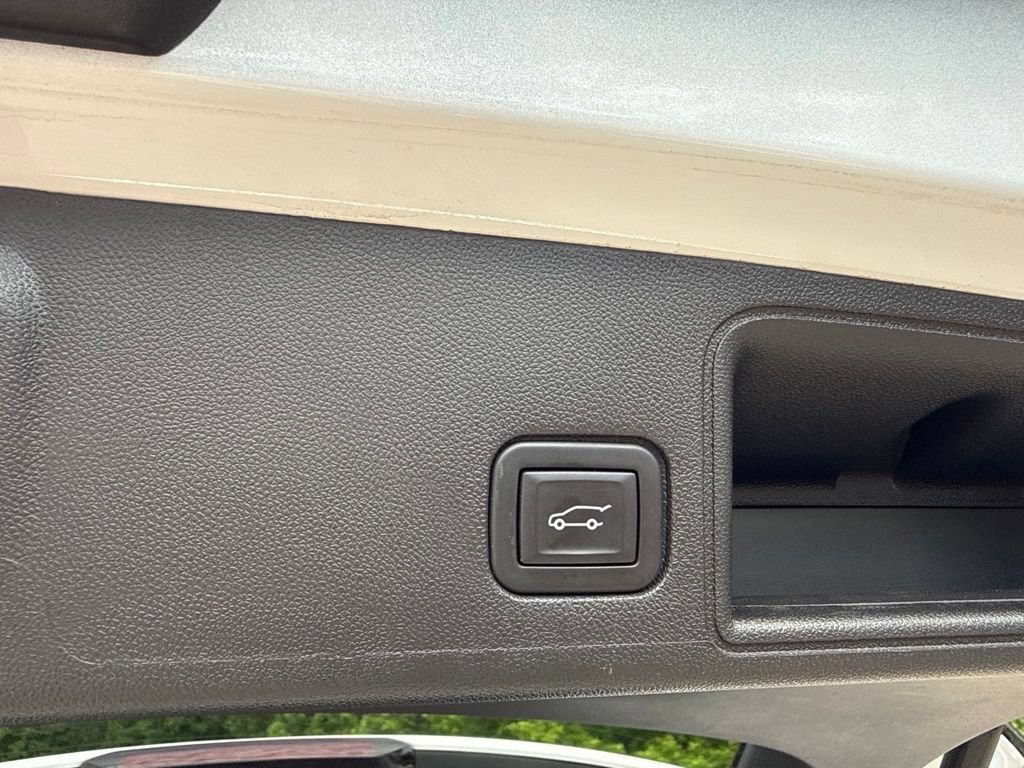 Used 2024 GMC Terrain AT4 w/ LPO, 'HIT The Road' Package AWD/4WD image 15