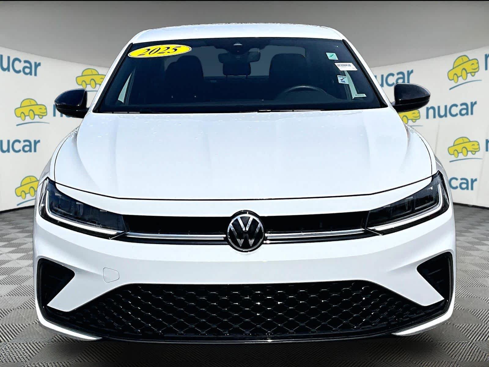 Used 2025 Volkswagen Jetta Sport FWD image 2