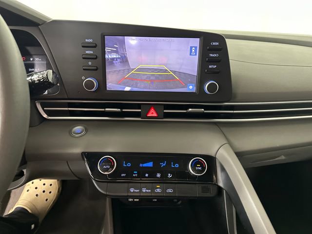 Used 2022 Hyundai Elantra SEL w/ Preferred Accessory Package FWD image 22