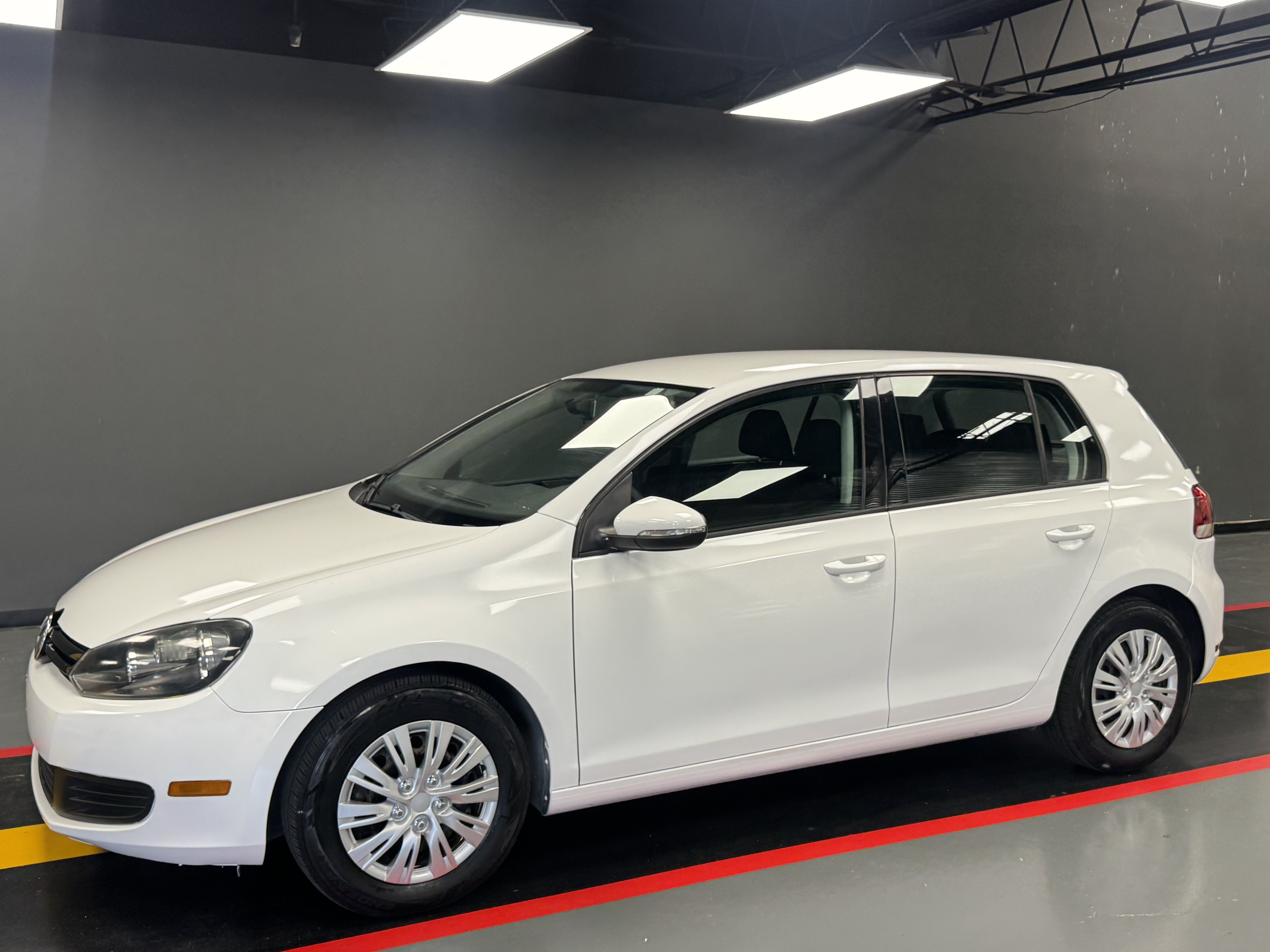 Used 2012 Volkswagen Golf 4-Door FWD image 2
