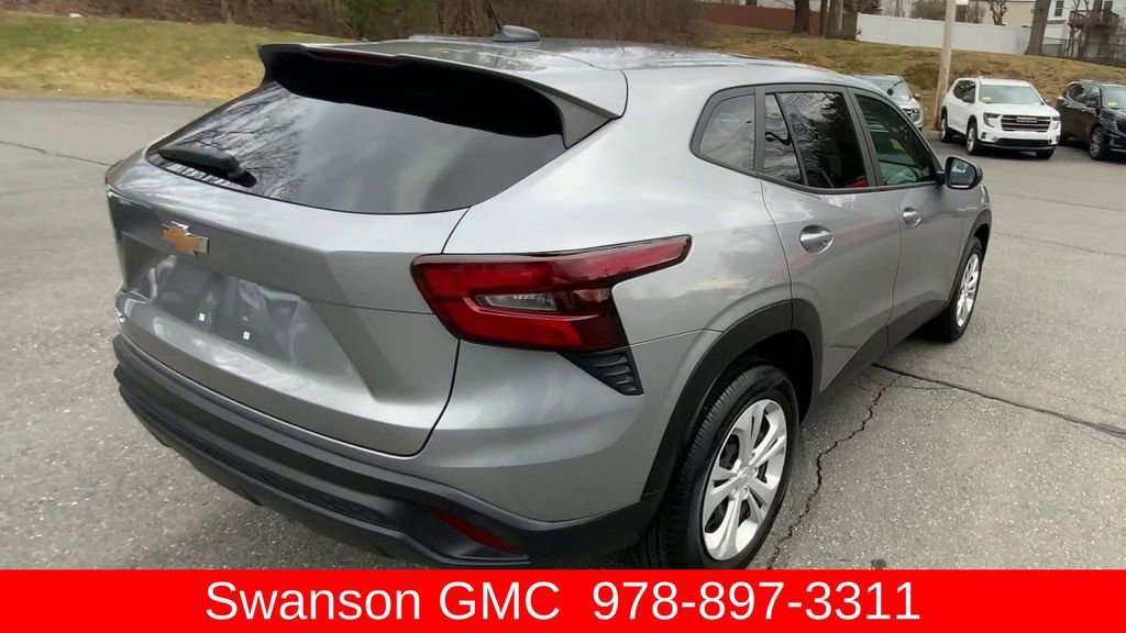 Used 2024 Chevrolet Trax LS w/ Driver Confidence Package image 9