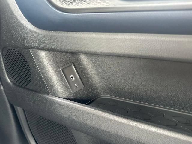 New 2025 Volkswagen ID. Buzz Pro S RWD image 35