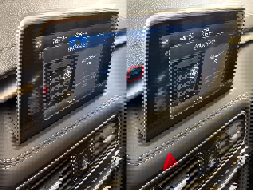 Used 2019 Genesis G70 2.0T Advanced image 31