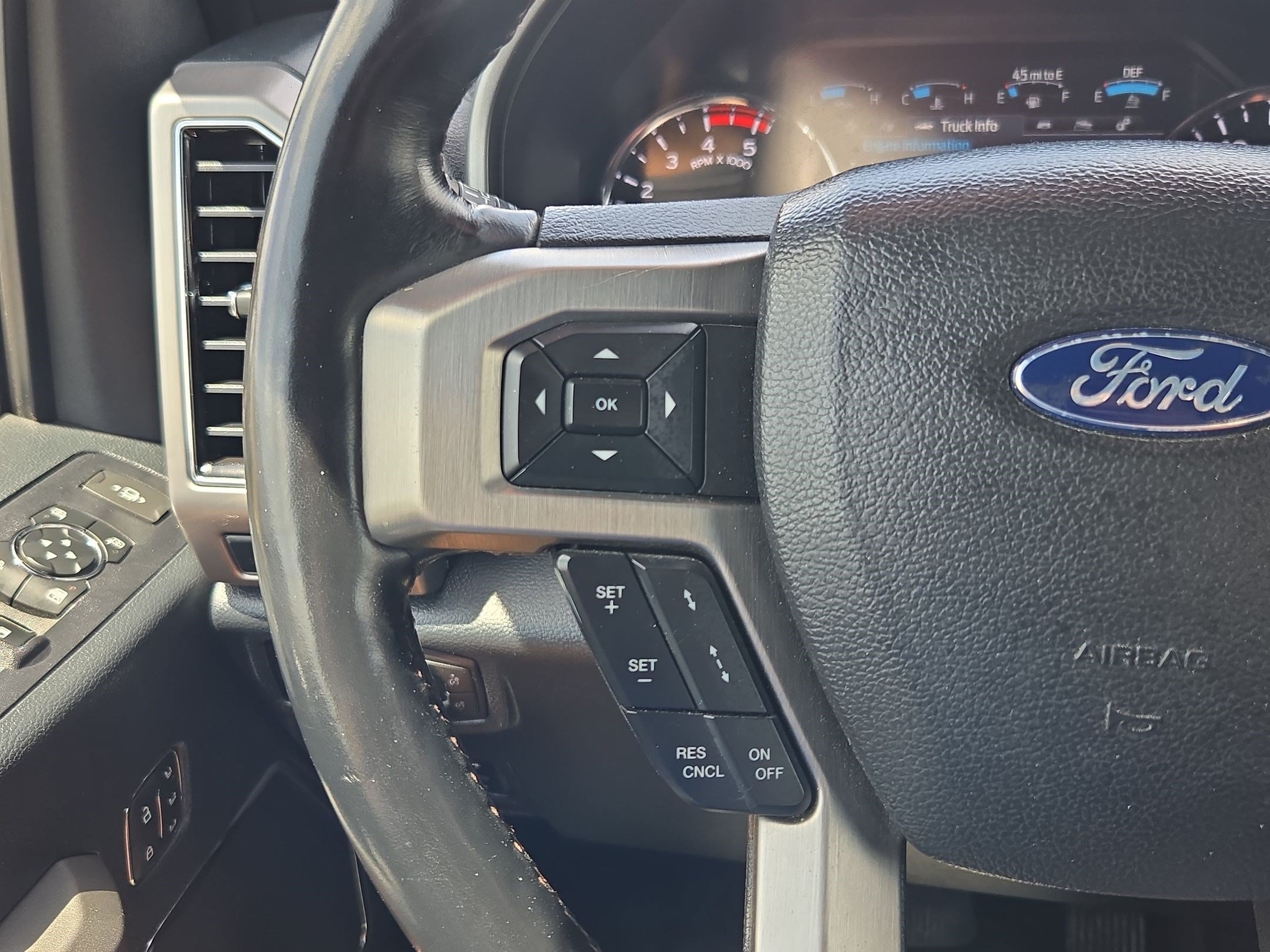 Used 2022 Ford F250 Platinum w/ FX4 Off-Road Package AWD/4WD image 20