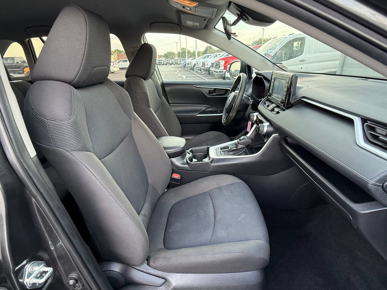 Used 2021 Toyota RAV4 LE AWD/4WD image 17