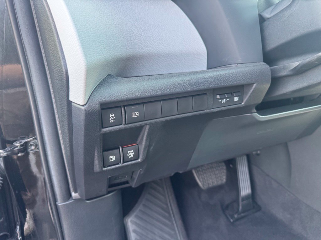 Used 2026 Toyota Sienna XLE FWD image 4