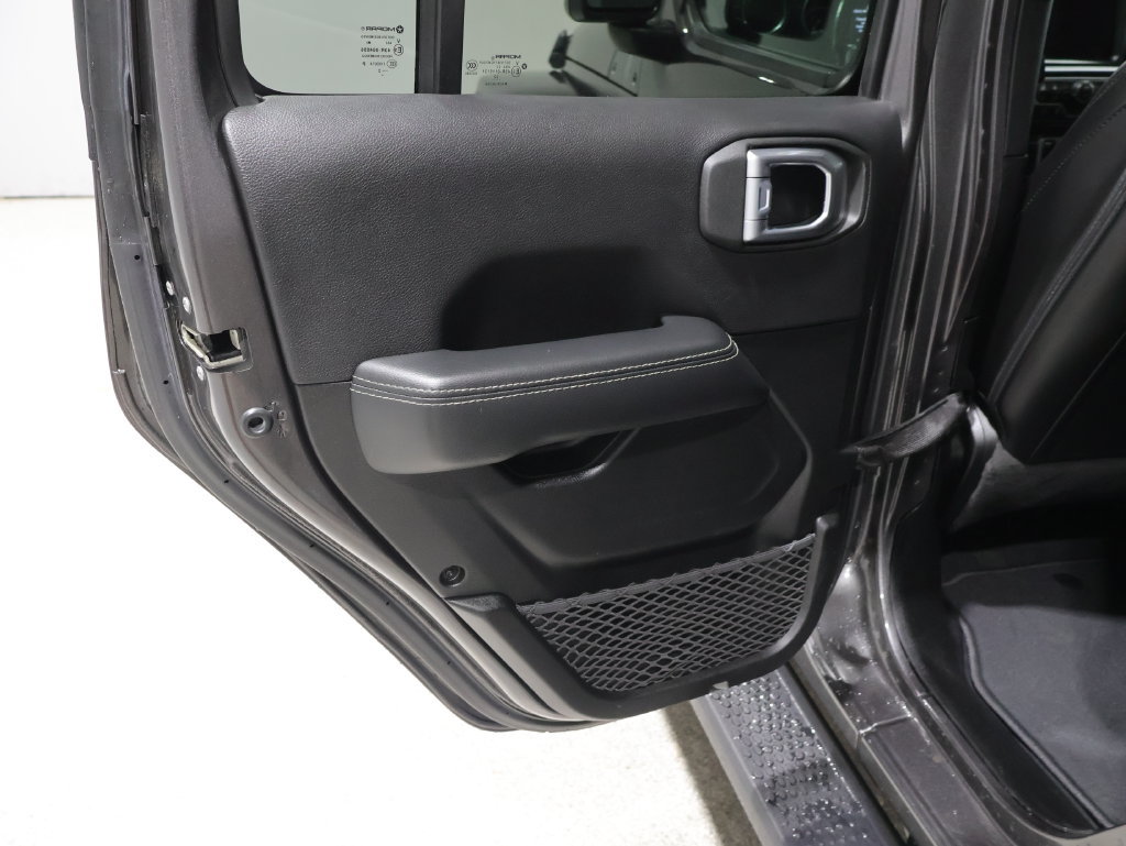 Used 2022 Jeep Wrangler Unlimited Sahara w/ Cold Weather Group AWD/4WD image 18