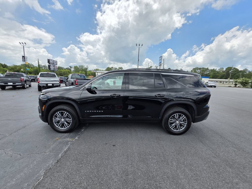Used 2026 Chevrolet Traverse LT AWD/4WD image 2