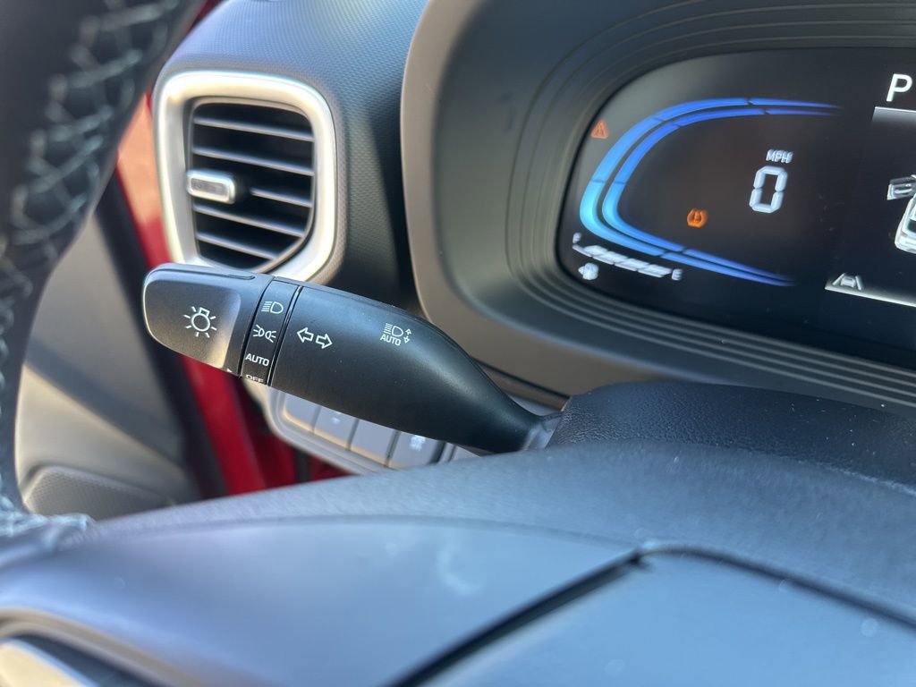 Certified 2025 Hyundai Venue SEL image 13