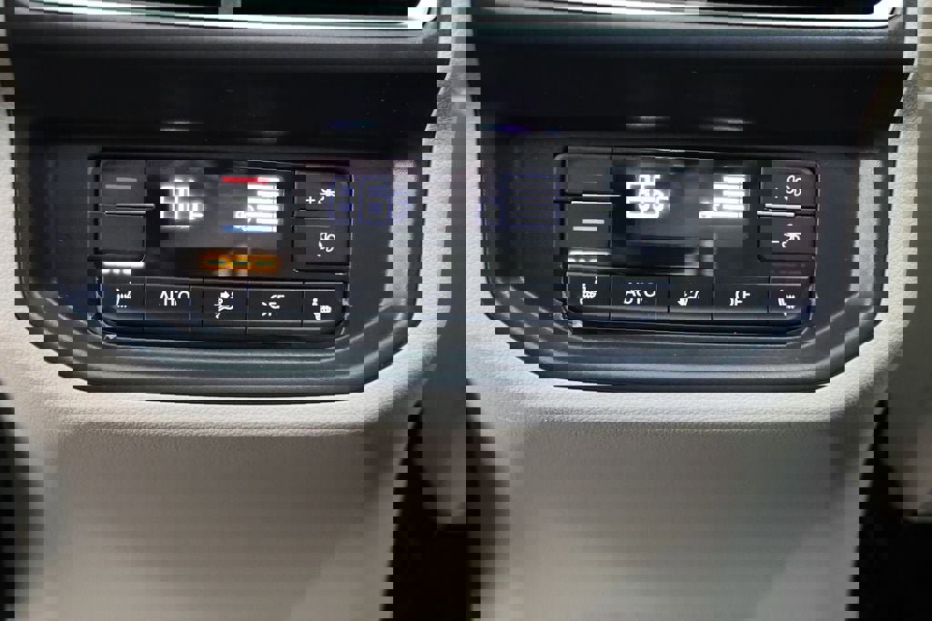 Used 2025 Volkswagen Atlas SEL Premium R-Line image 16