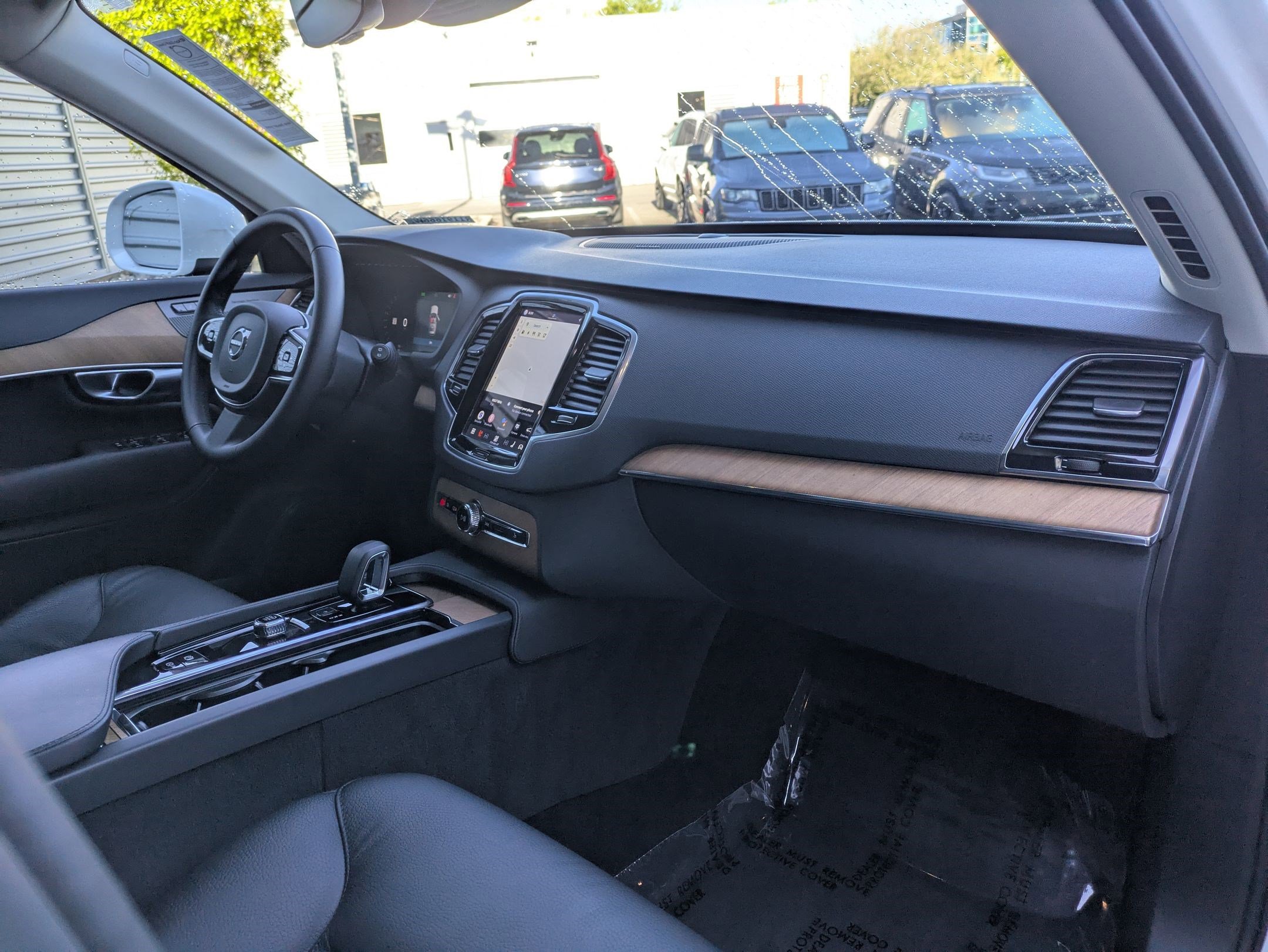 Used 2024 Volvo XC90 T8 Plus w/ Protection Package AWD/4WD image 29