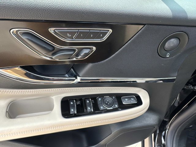 New 2025 Lincoln Corsair Reserve w/ Equipment Group 202A image 9