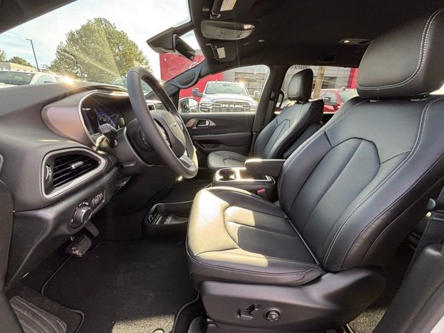 New 2026 Chrysler Voyager LX image 16