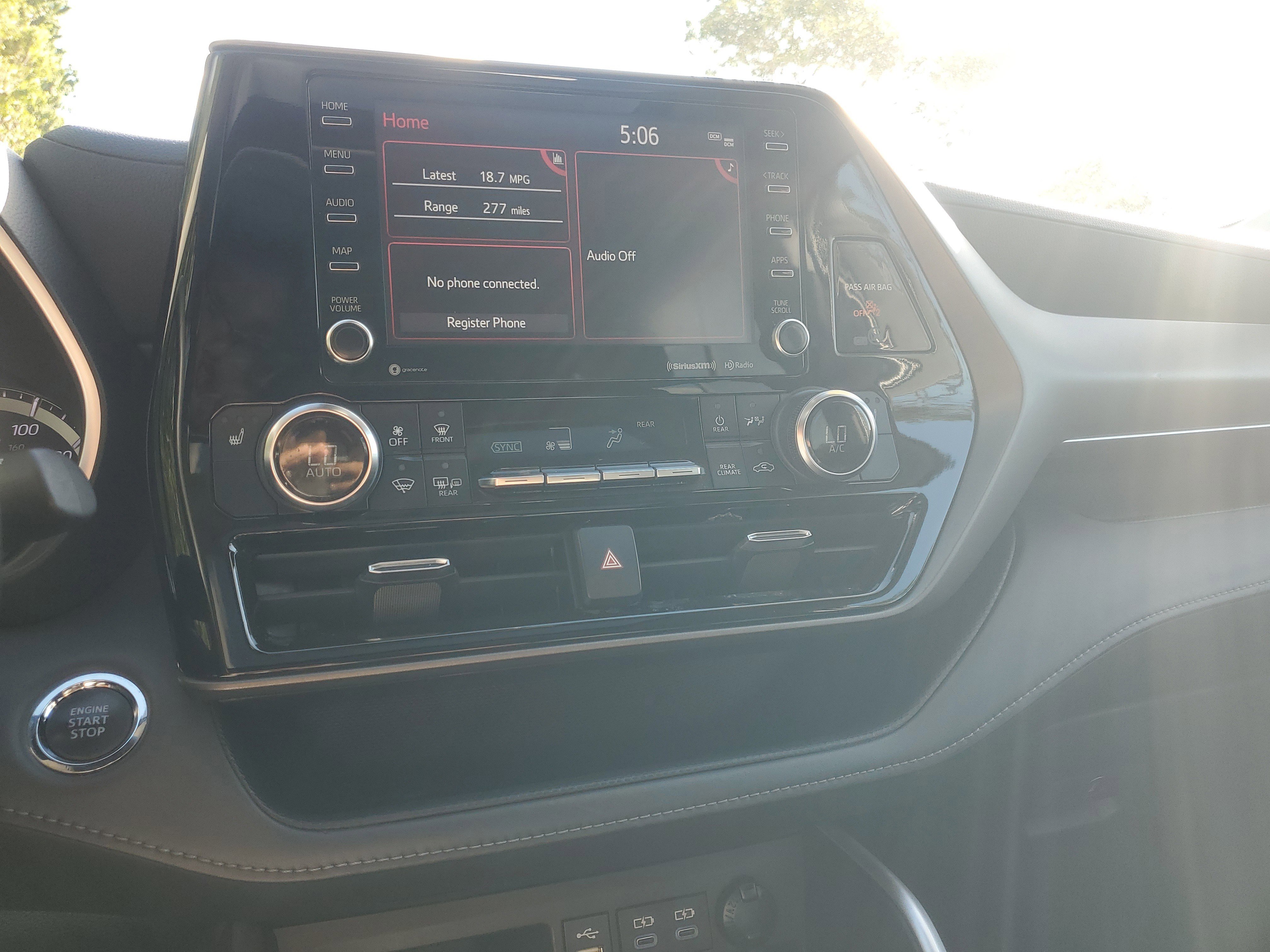 Used 2022 Toyota Highlander XLE image 27