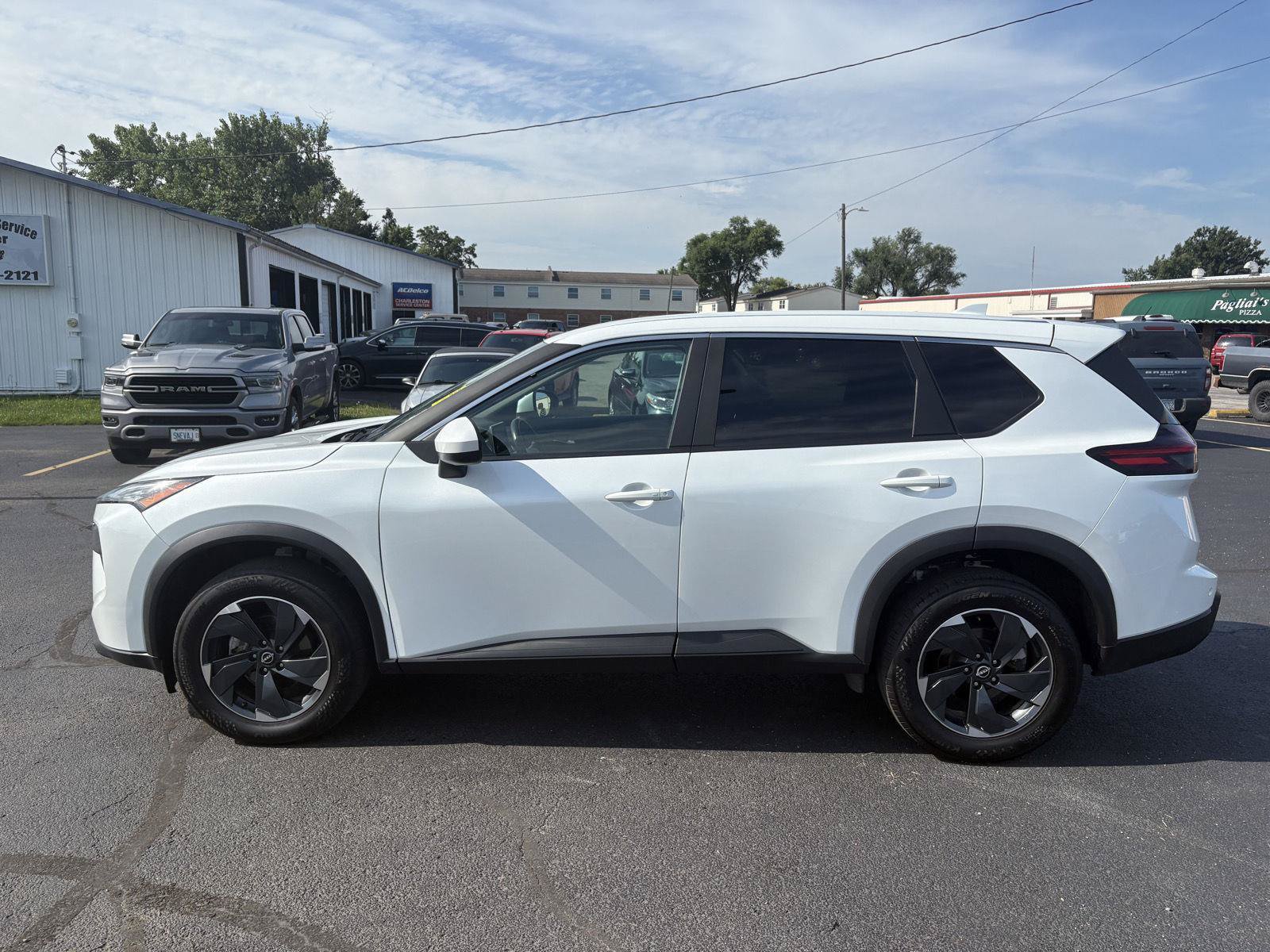 Used 2025 Nissan Rogue SV AWD/4WD image 21