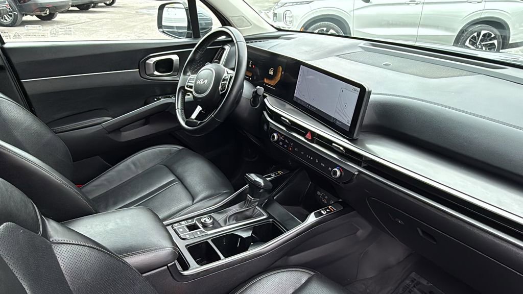 Used 2024 Kia Sorento S image 9