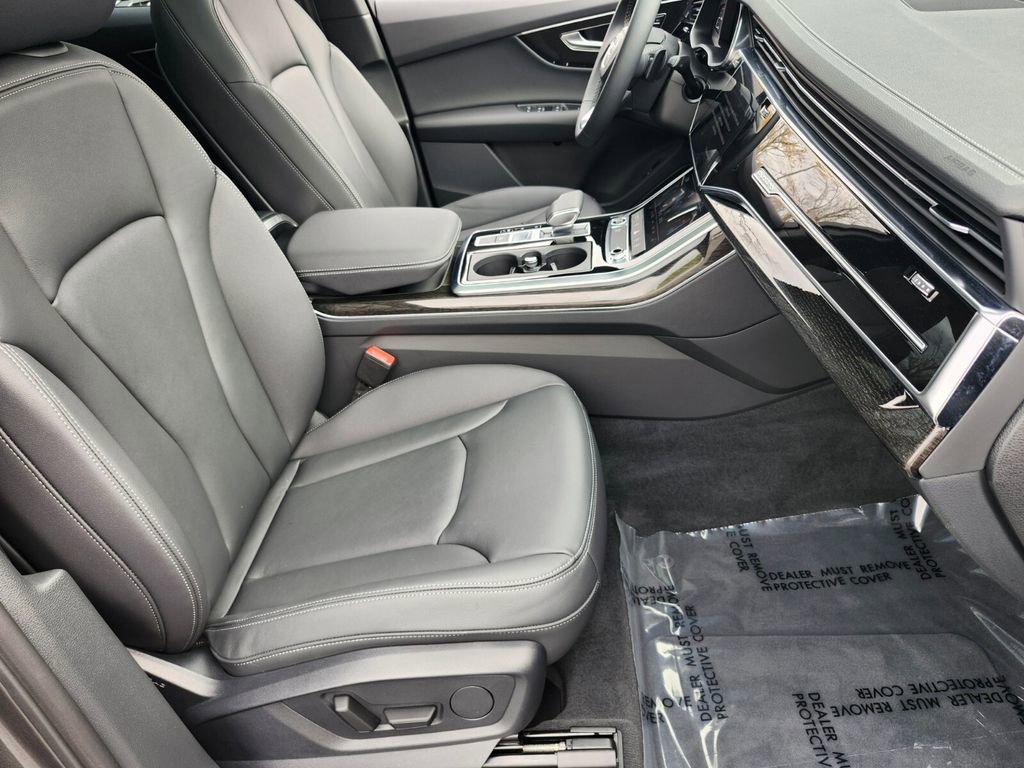 Certified 2025 Audi Q7 2.0T Premium w/ Convenience Plus Package image 18