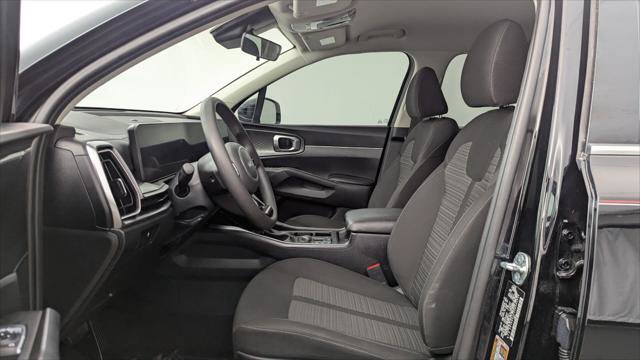 Used 2025 Kia Sorento LX FWD image 14