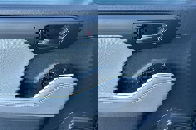 Used 2020 Toyota Highlander LE image 12