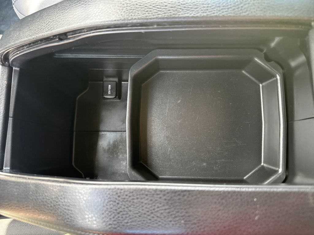 Used 2016 Toyota Highlander LE AWD/4WD image 29