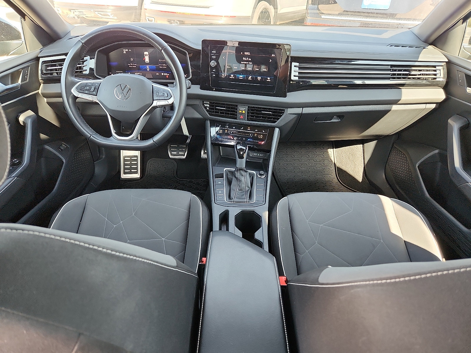 Certified 2025 Volkswagen Jetta Sport FWD image 10