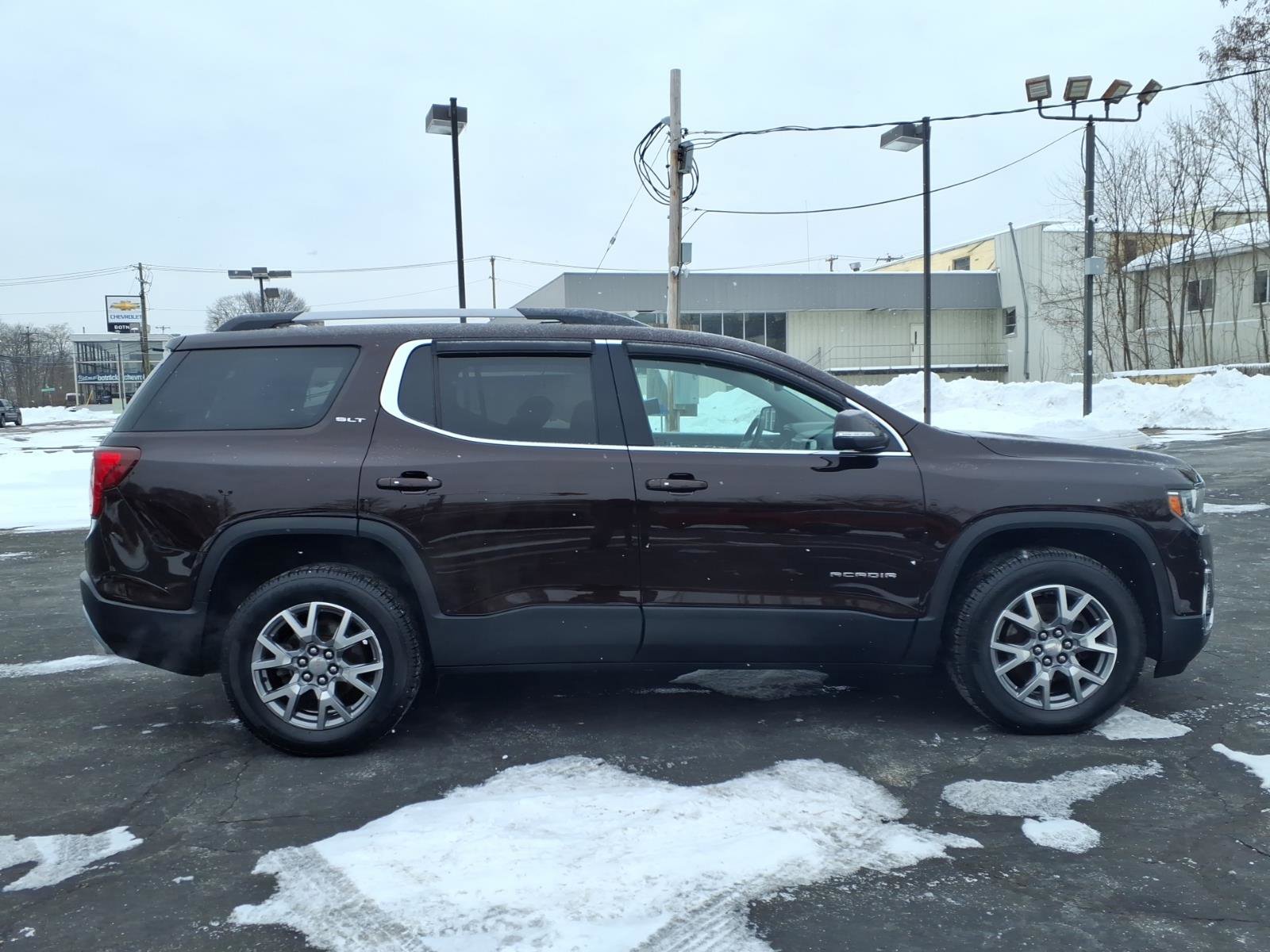 Used 2020 GMC Acadia SLT w/ Driver Alert Package II image 2