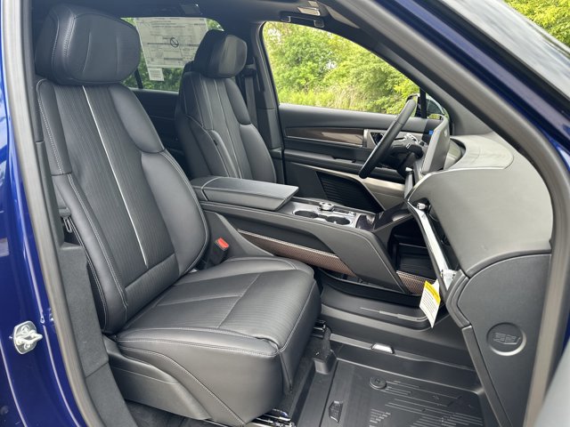 New 2026 Cadillac Vistiq Sport w/ LPO, Floor Liner Package image 36