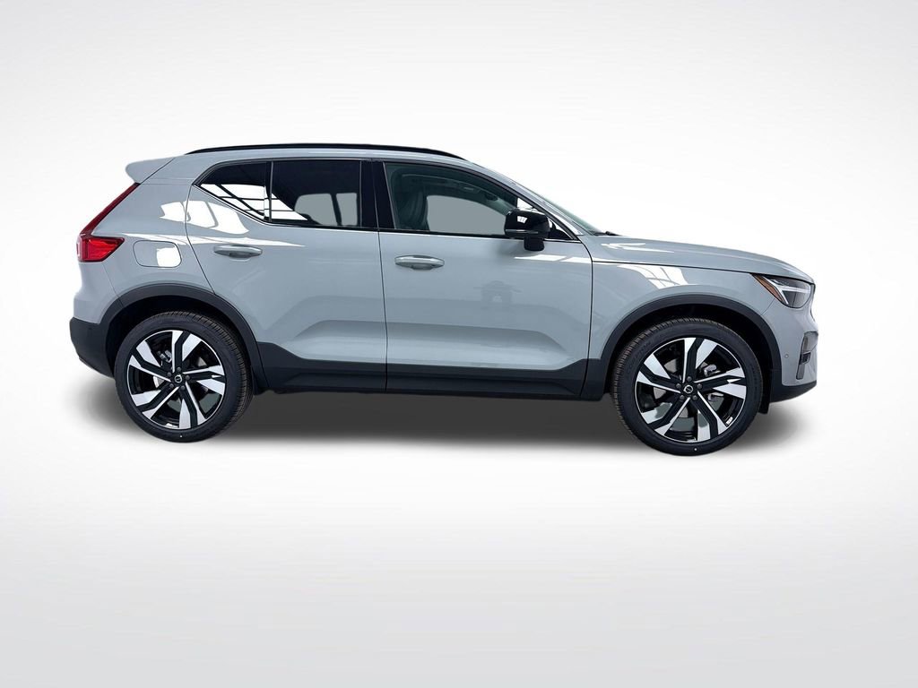 New 2026 Volvo XC40 B5 Plus w/ Climate Package AWD/4WD image 10