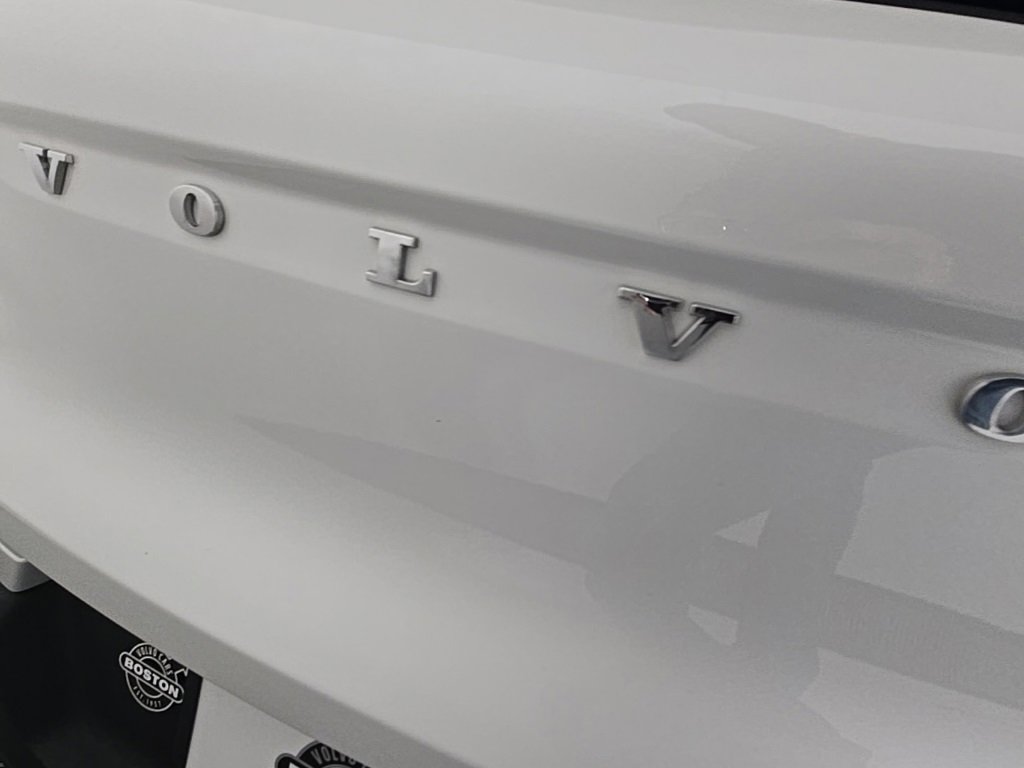 Certified 2023 Volvo XC40 B5 Ultimate w/ Climate Package image 9