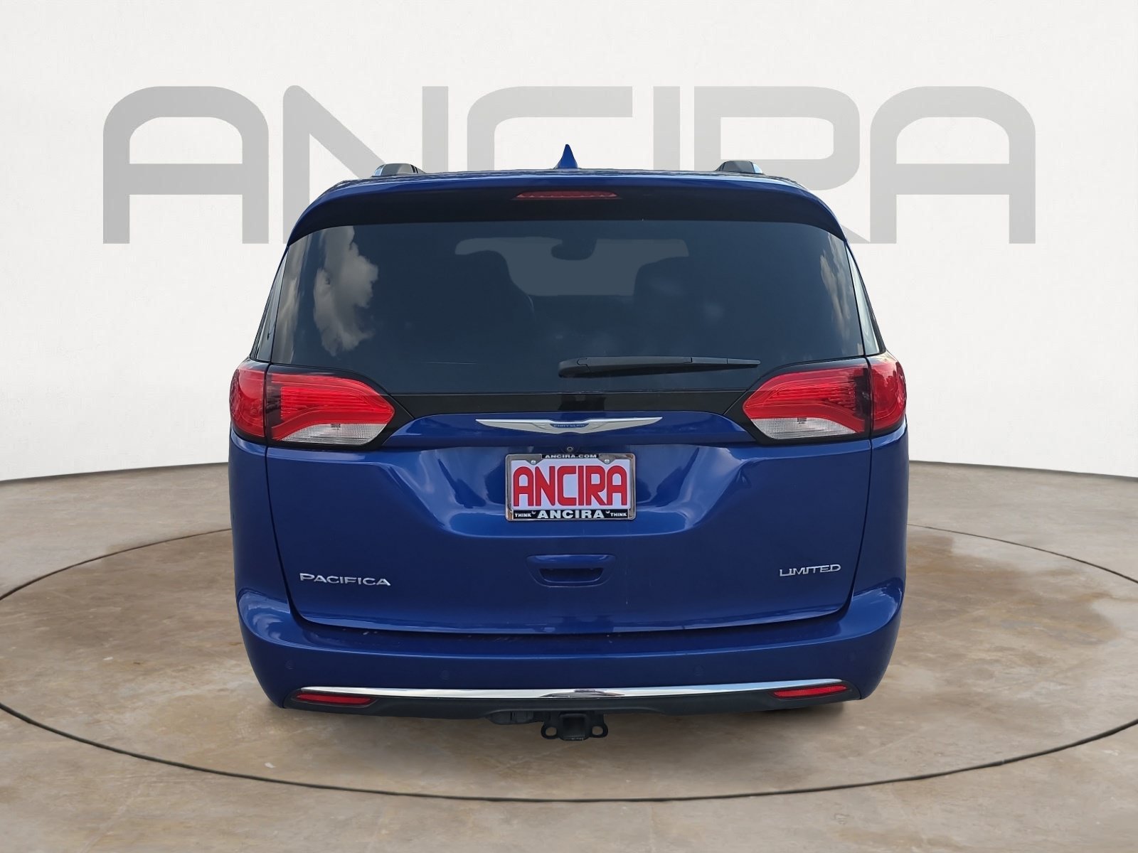 Used 2018 Chrysler Pacifica Limited w/ Tire & Wheel Group FWD image 7
