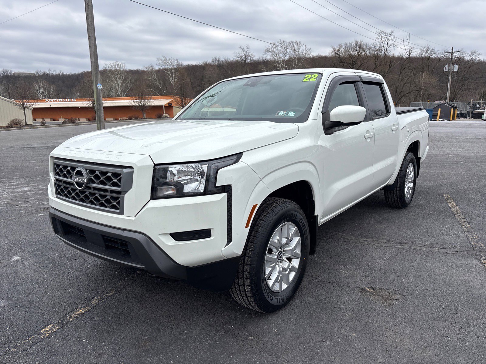 Used 2022 Nissan Frontier SV image 3