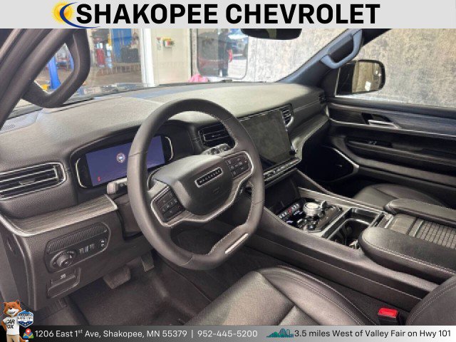 Used 2023 Jeep Wagoneer L Series III AWD/4WD image 5