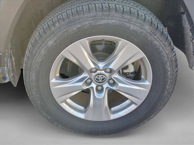 Used 2022 Toyota RAV4 XLE w/ Convenience Package FWD image 15