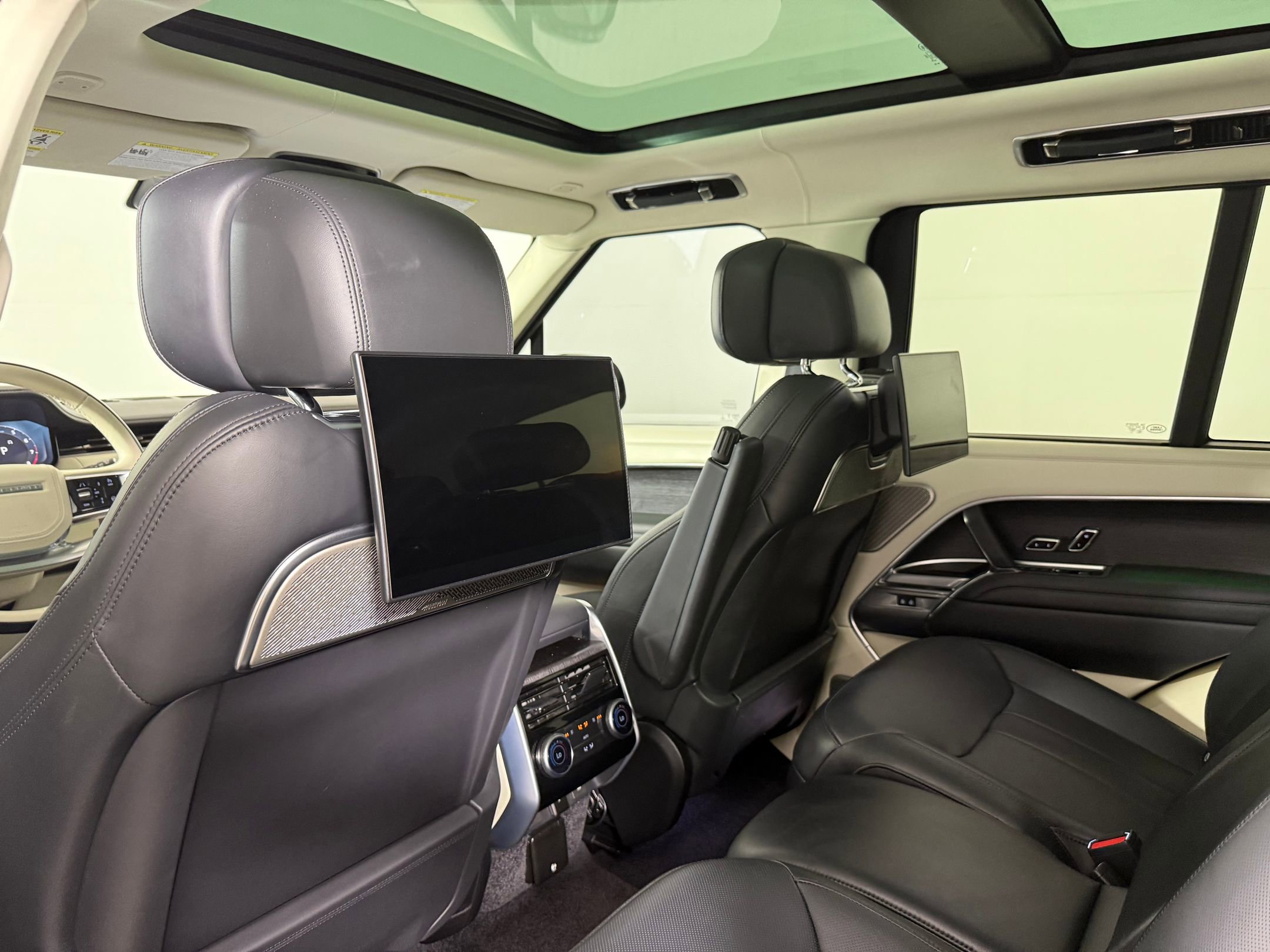 Used 2024 Land Rover Range Rover Autobiography AWD/4WD image 28