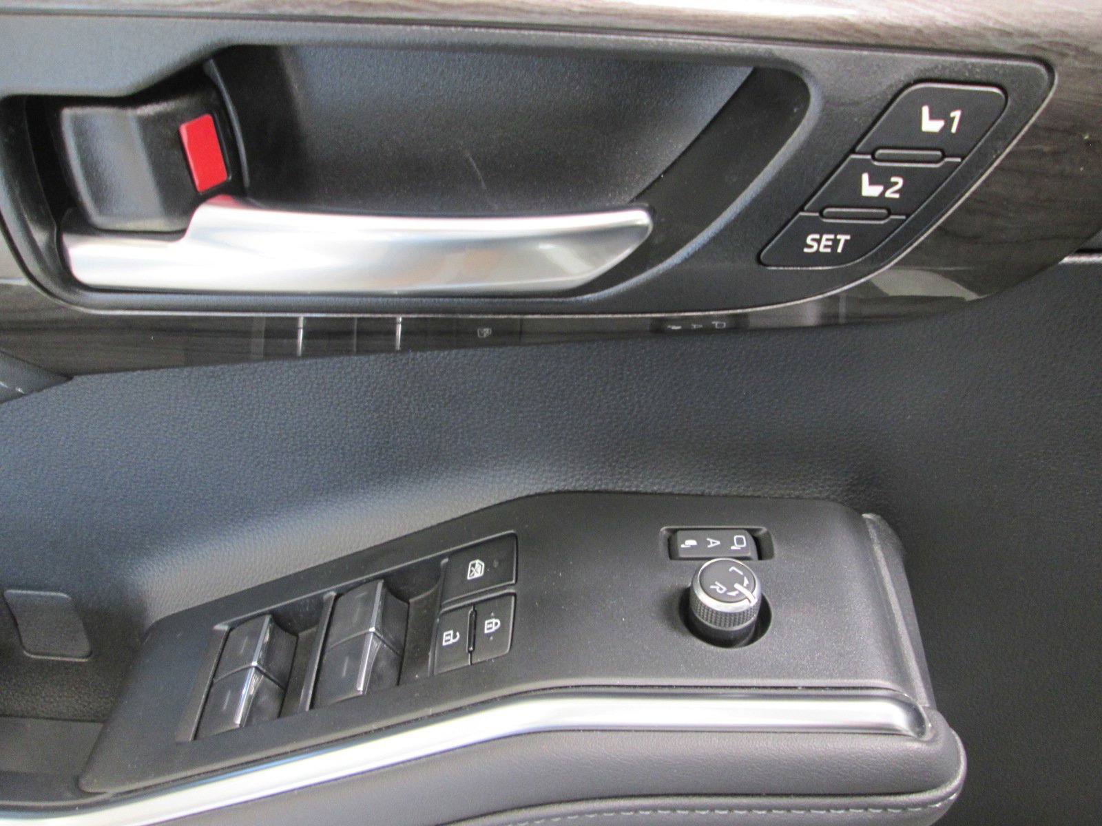 Used 2023 Toyota Highlander Platinum AWD/4WD image 13