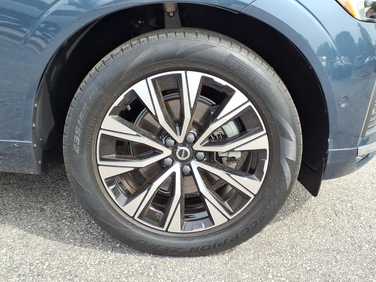 Certified 2023 Volvo XC60 B5 Plus w/ Climate Package AWD/4WD image 9